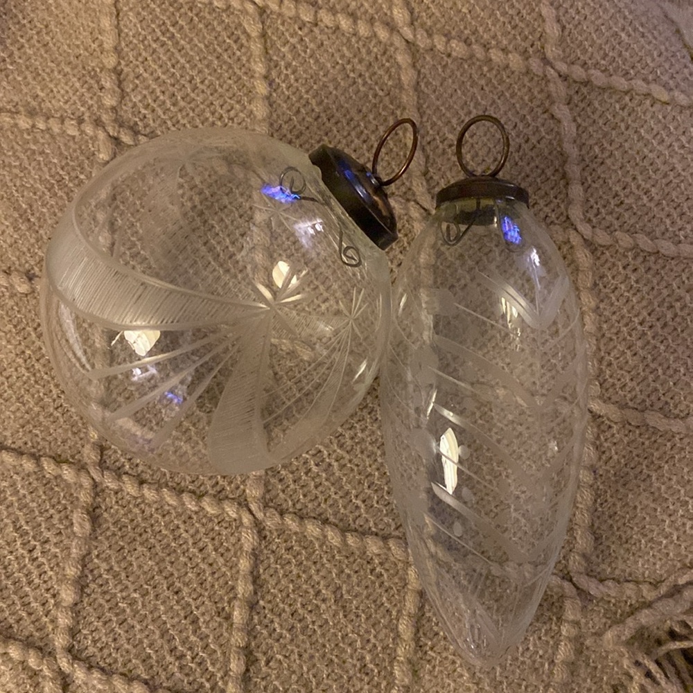💐 Antique Etched Clear Glass Holiday Ornaments - Picture 7 of 7